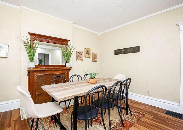 Historic Gem Perfect For Groups And Long Сasa de vacaciones