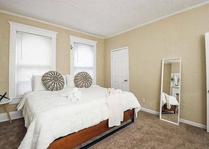 Historic Gem Perfect For Groups And Long Сasa de vacaciones Columbus